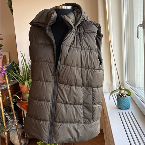 Zara Khaki lightweight Puffer Vest with Hood medium size - Picture 7 of 7
